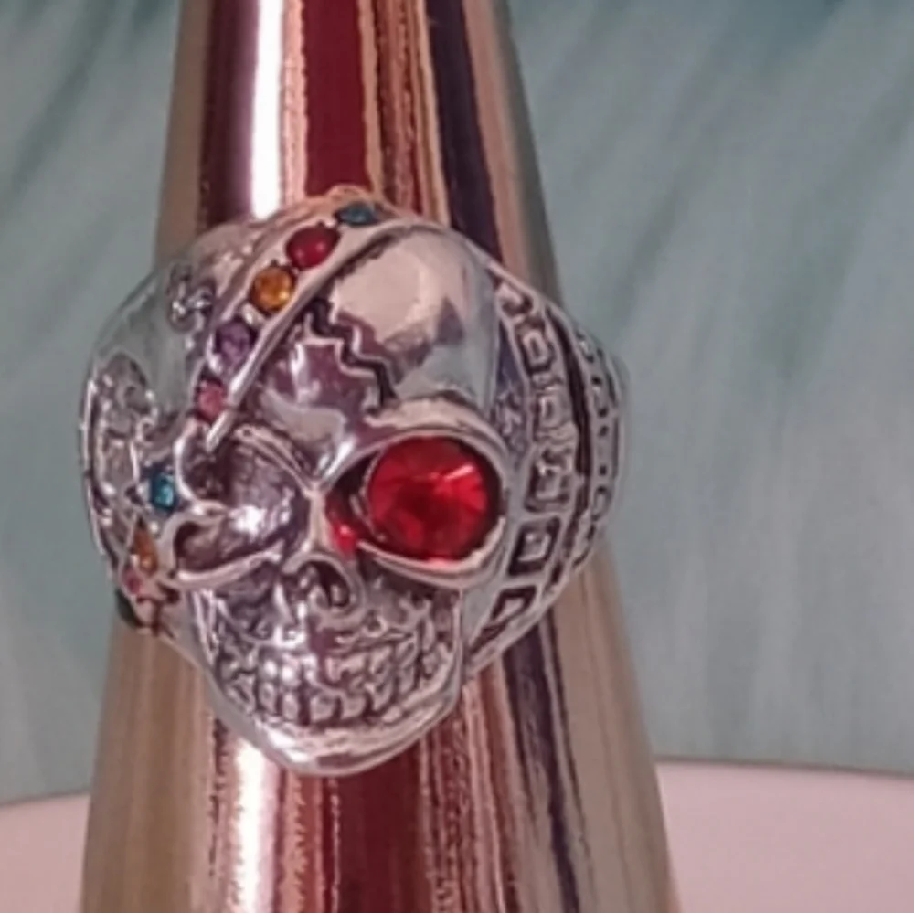 New Skull ring size 8.5 unisex